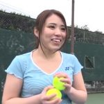 『太いチンチンが好きです！』ずっと部活一筋だった私立女子大学4年 硬式テニス部選手がAVデビュー！【聖あいら】