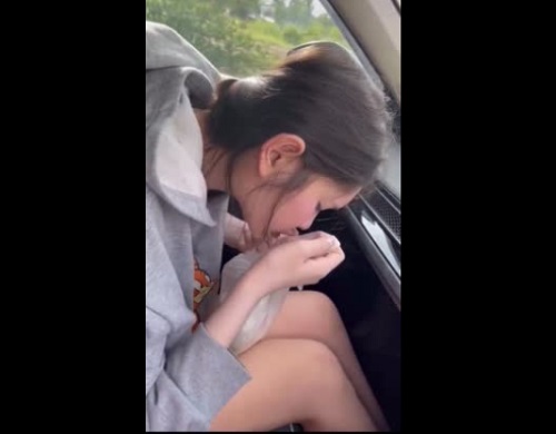 女友達　口内射精