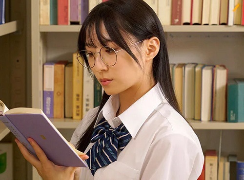 新木希空　図書委員